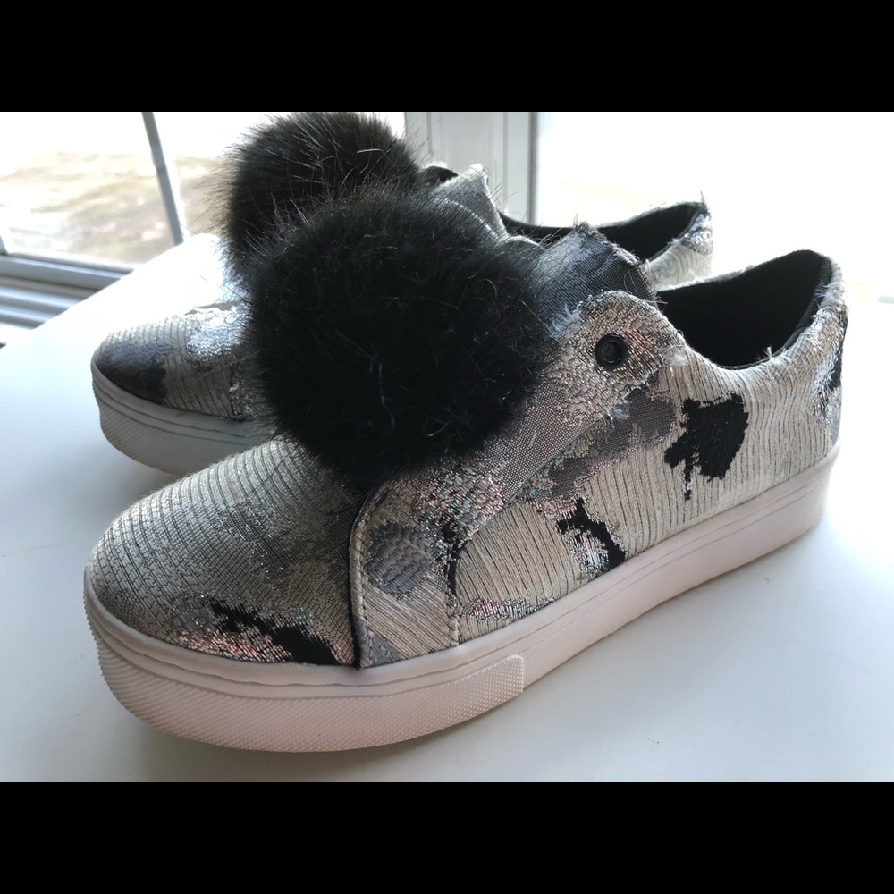 Kaari Blue Grey Sneakers with Fuzzy Ball, Womens 7